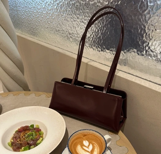 ตัวเลือกสินค้า กระเป๋าแฟชั่นย้อนยุค ฤดูใบไม้ร่วง-หนาว สะพายใต้วงแขน แมทช์ได้ทุกชุด