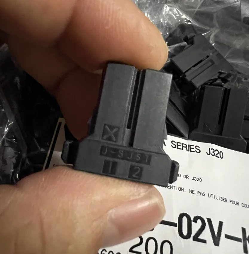 50ชิ้นF32FSS-02V-KXเชื่อมต่อเปลือกยางSF3F-71GF-P2.0 1