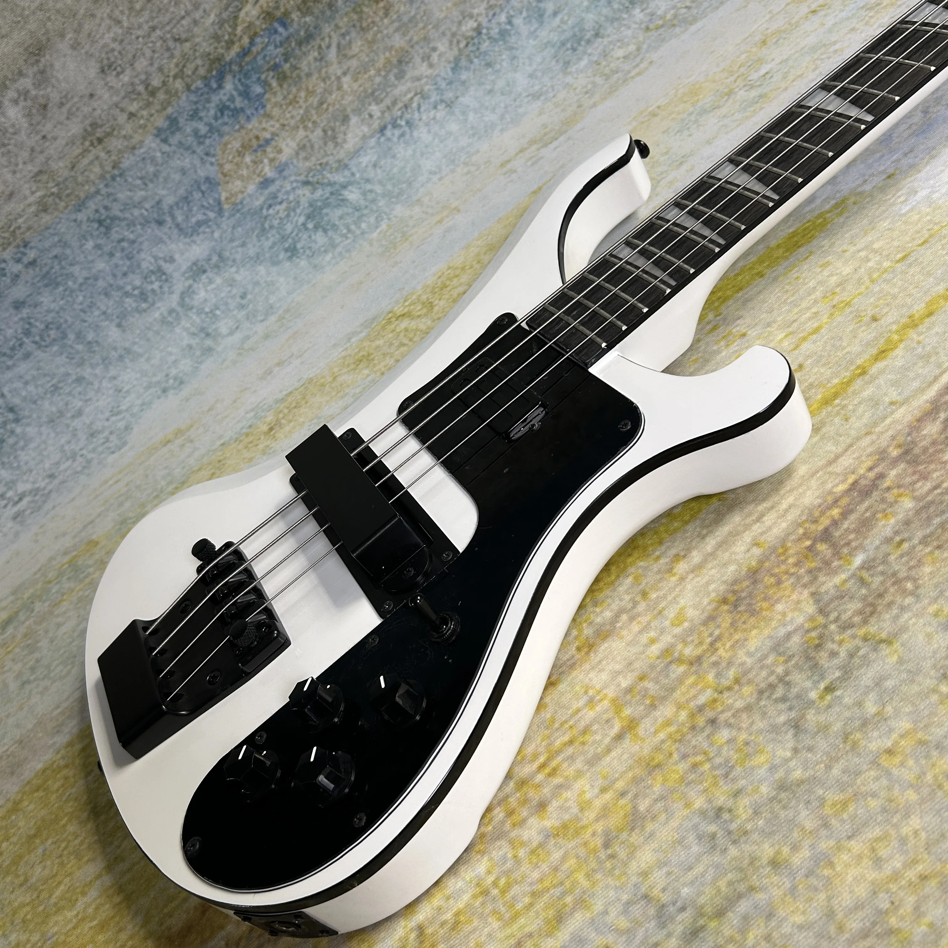 Rickenbacker ベース 4弦 ブラック/ホワイト Rickenbacker 4003 Electric Guitar, Bass Guitar, White Color