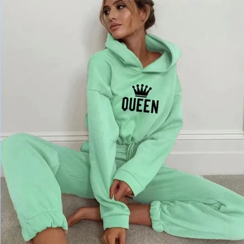 Рисунок 6 - Женский спортивный костюм с принтом Queen