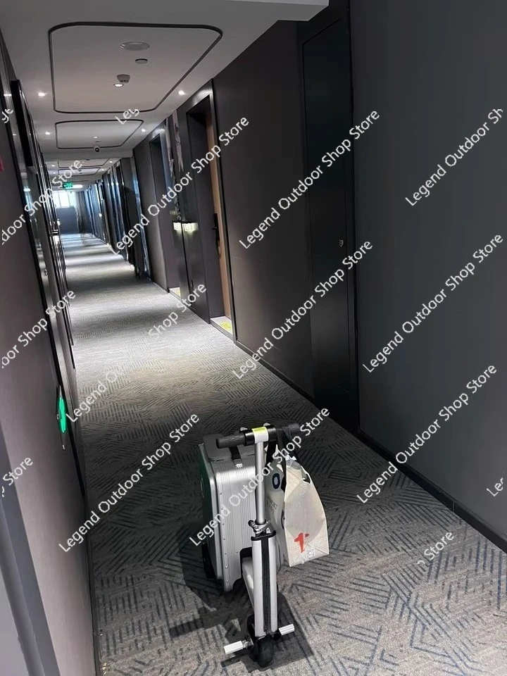 Elektrischer Koffer, 20 Zoll SE3S Schwarz, ein 20 Zoll einziehbarer elektrischer Koffer ist ein intelligenter Handgepäckkoffer für Fahrradausflüge