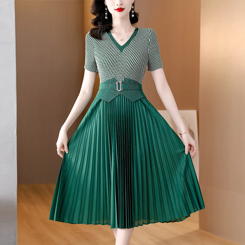 

2023 Summer New Sanzhai Pleated Skirt V-Neck Waist Slim Mid length Pleated Skirt Mom's Age Reducing Large Swing Dress