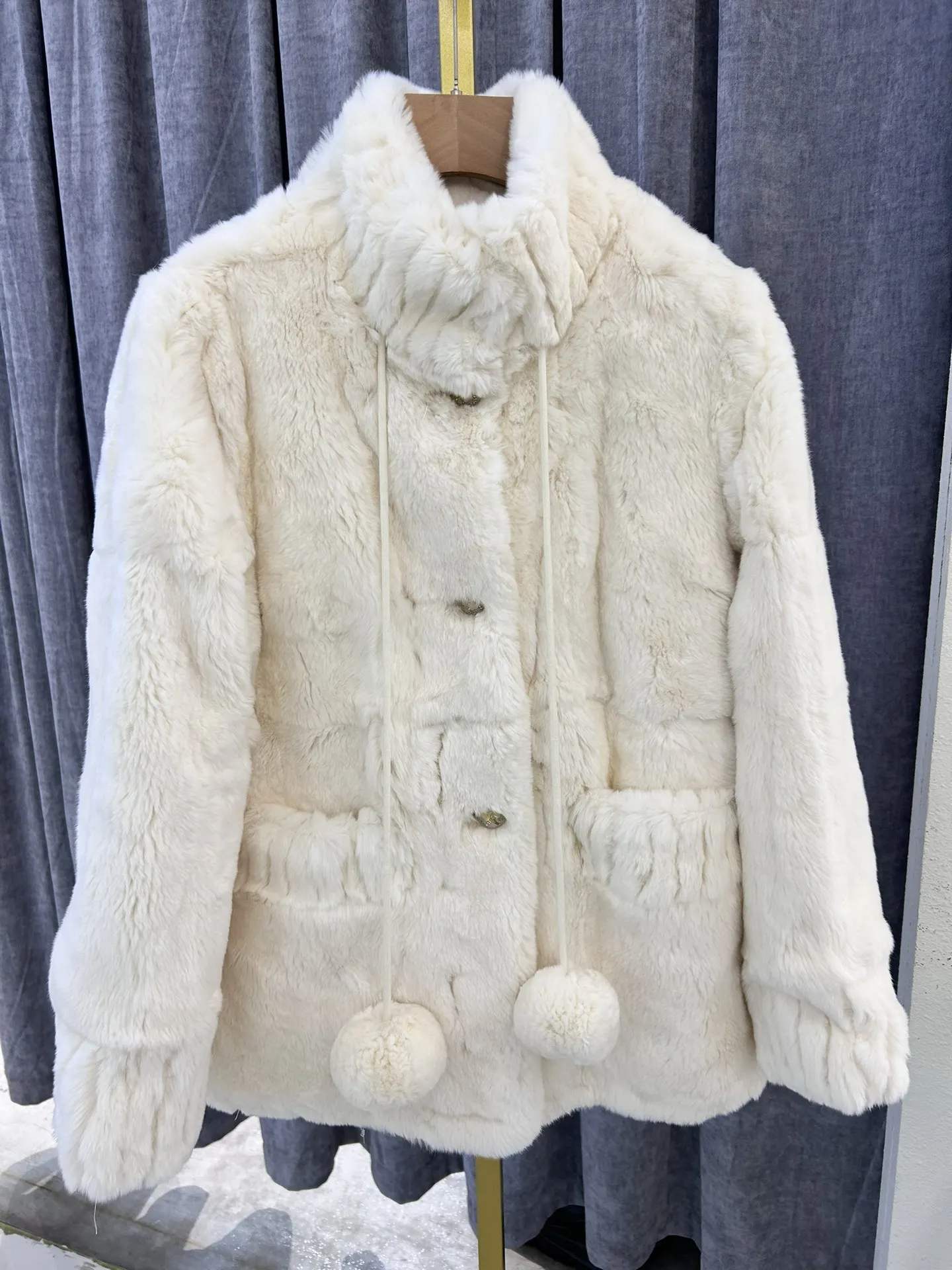 

Women's fur ball style short fur coat autumn and winter new style0308
