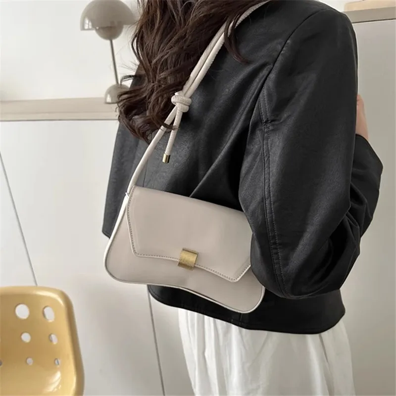 Elegant Metal Buckle Handbag - Stylish & Versatile Shoulder Bag