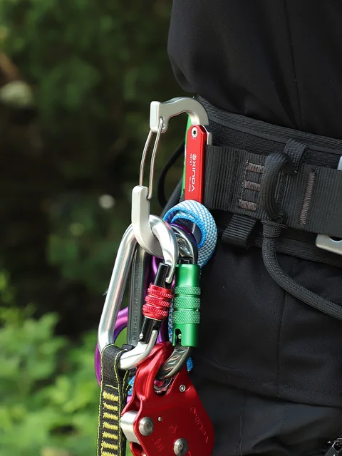 Quickdraw Carabiner Harness for High-Altitude Rescue