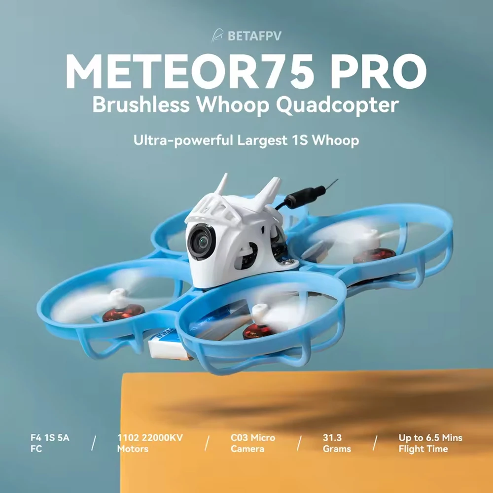Le Betafpv Meteor75 Pro ELRS 2.4G Drone FPV Micro Whoop 1S Performant posé sur une table avec sa batterie
