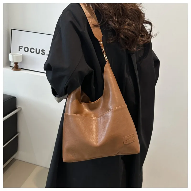 

Bucket Shoulder Bag for Women New Trendy Winter Sense of Luxury Versatility Popular Women's Retro Luxury Brand Shoulder Bag