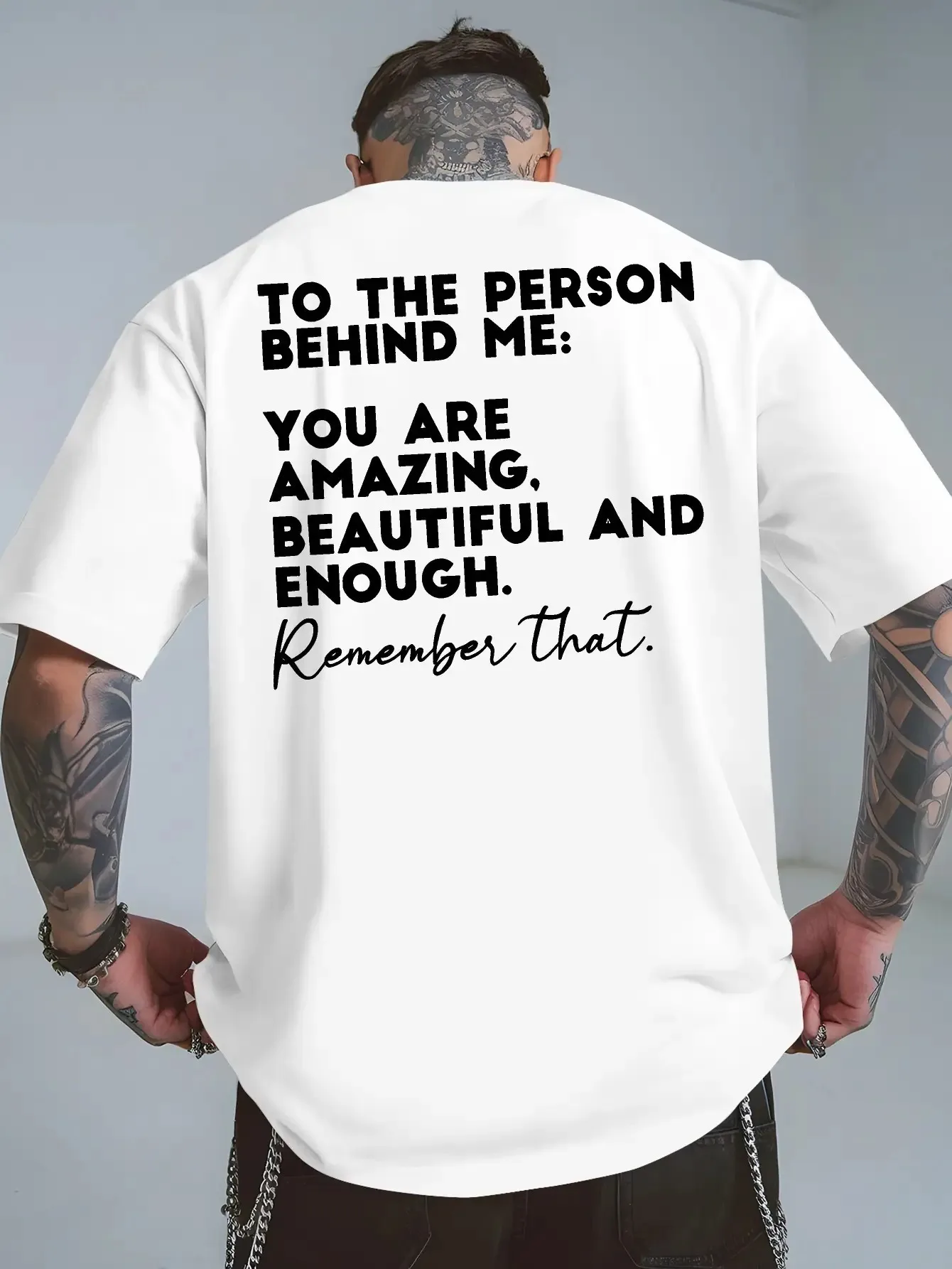 Sommer-T-Shirt für Herren mit Rückendruck „The Person Behind Me...“ Inspirierendes Zitat, atmungsaktives Strandshirt, kurzärmliges Urlaubsoberteil
