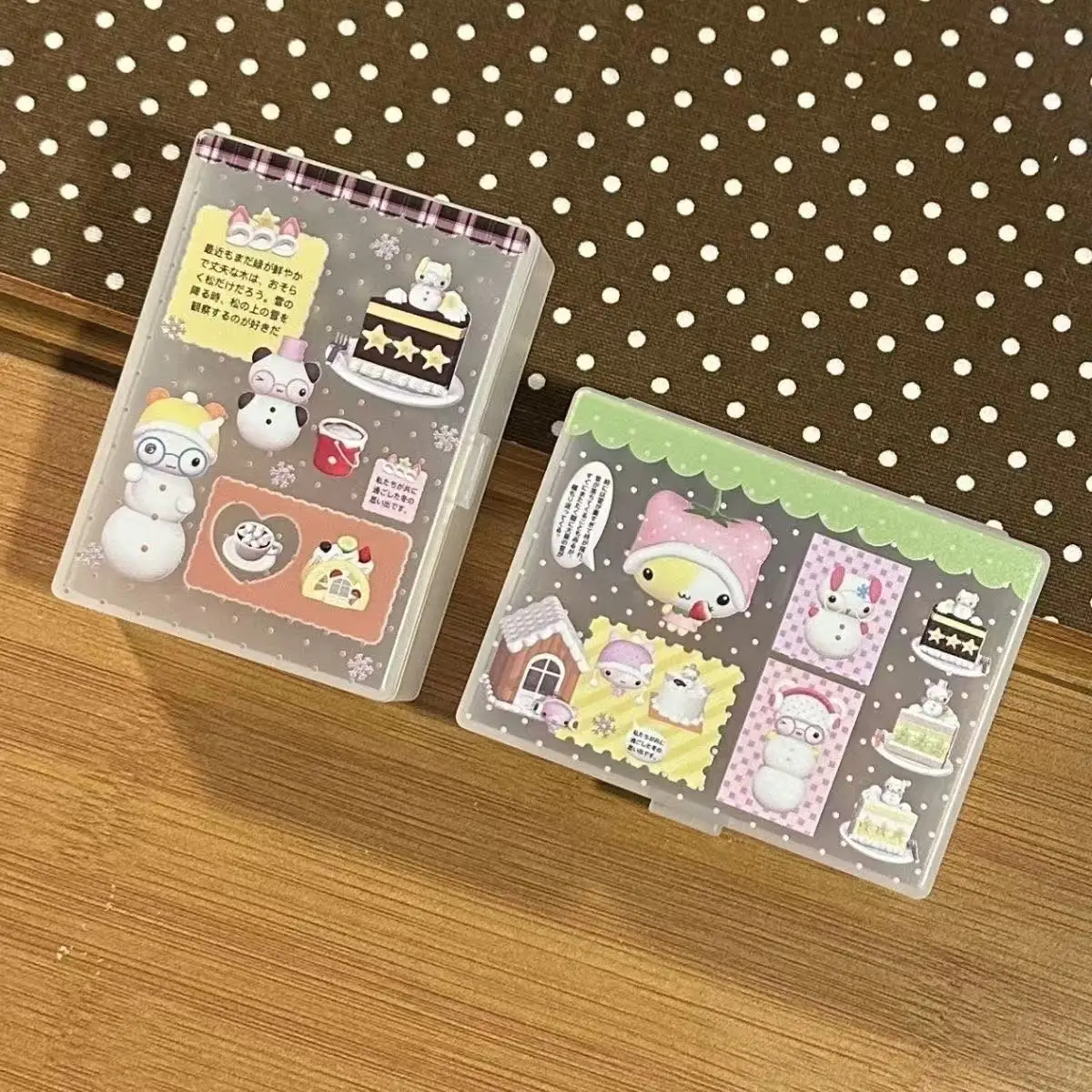 Scatola portaoggetti trasparente in stile giapponese con design 'Kitten Cake' e 'Ins Handbook', antipolvere, con piccolo scomparto per carte e adesivi ribaltabili, per scrivania, regalo in stile Ins - immagine 2