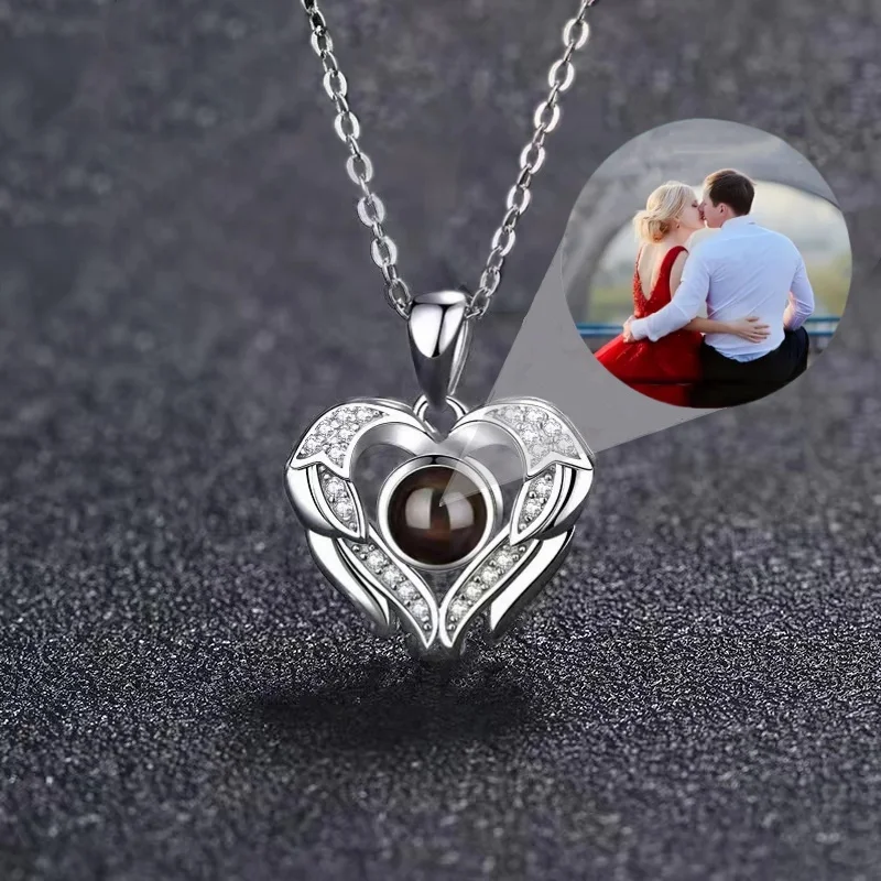 

Fashion Jewelry Personalized Projection Necklace Customized Nano Engraving Photo Heart Pendant Unique Gift Exclusive Memories