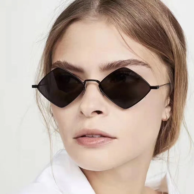 

2023 New Women Vintage Retro Rhombus Style Sunglasses Ins Fashion Design Girls Sun Glasses Trendy Unique Metal Frame Glasses