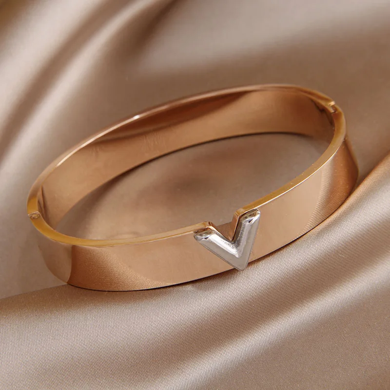 Titanium Steel 18k Gold Color Metal Luxury Bangles for Woman Holiday Party Daily Letter V-shaped Bracelet Gifts 8