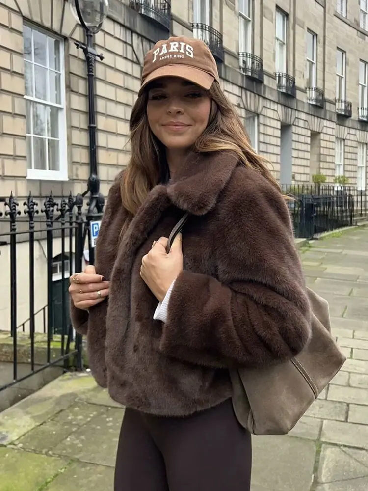 معطف فرو صناعي من HH للنساء موضة خريف وشتاء هاي ستريت بني ملابس خارجية للأمهات سترات فضفاضة بأكمام طويلة 3