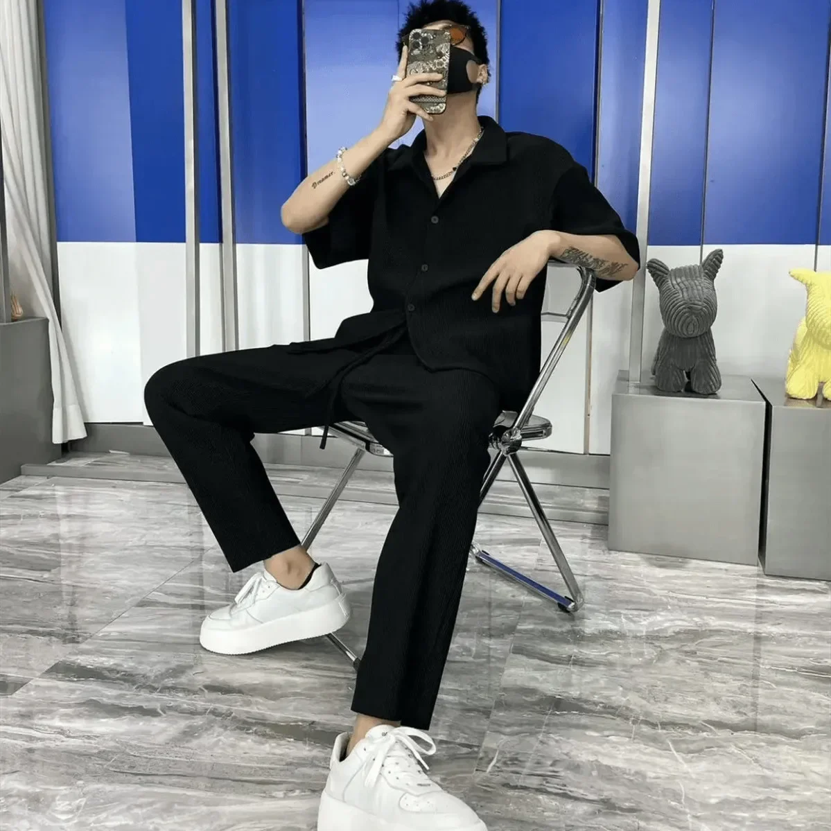 thumbnail image 1 of Conjunto de camiseta y pantalón negro para hombre, conjunto de entrenamiento, nailon, liso, pantalones para hombre, talla S, poliéster, dos piezas, estilo coreano, básico elegante 2024, 1 of 5