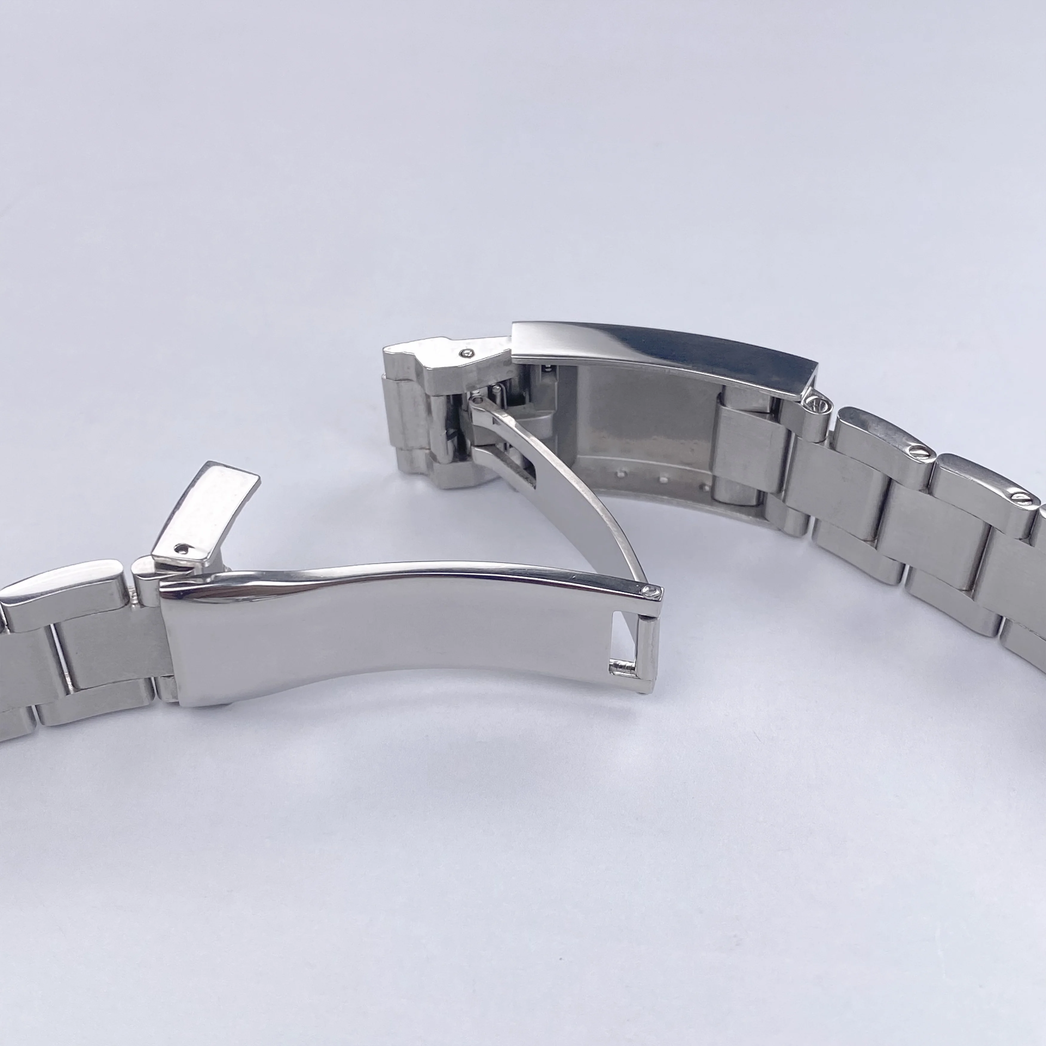 Elegant 36mm/39mm Sapphire Glass Stainless Steel Watch Case with Green Luminous Dial Compatibility