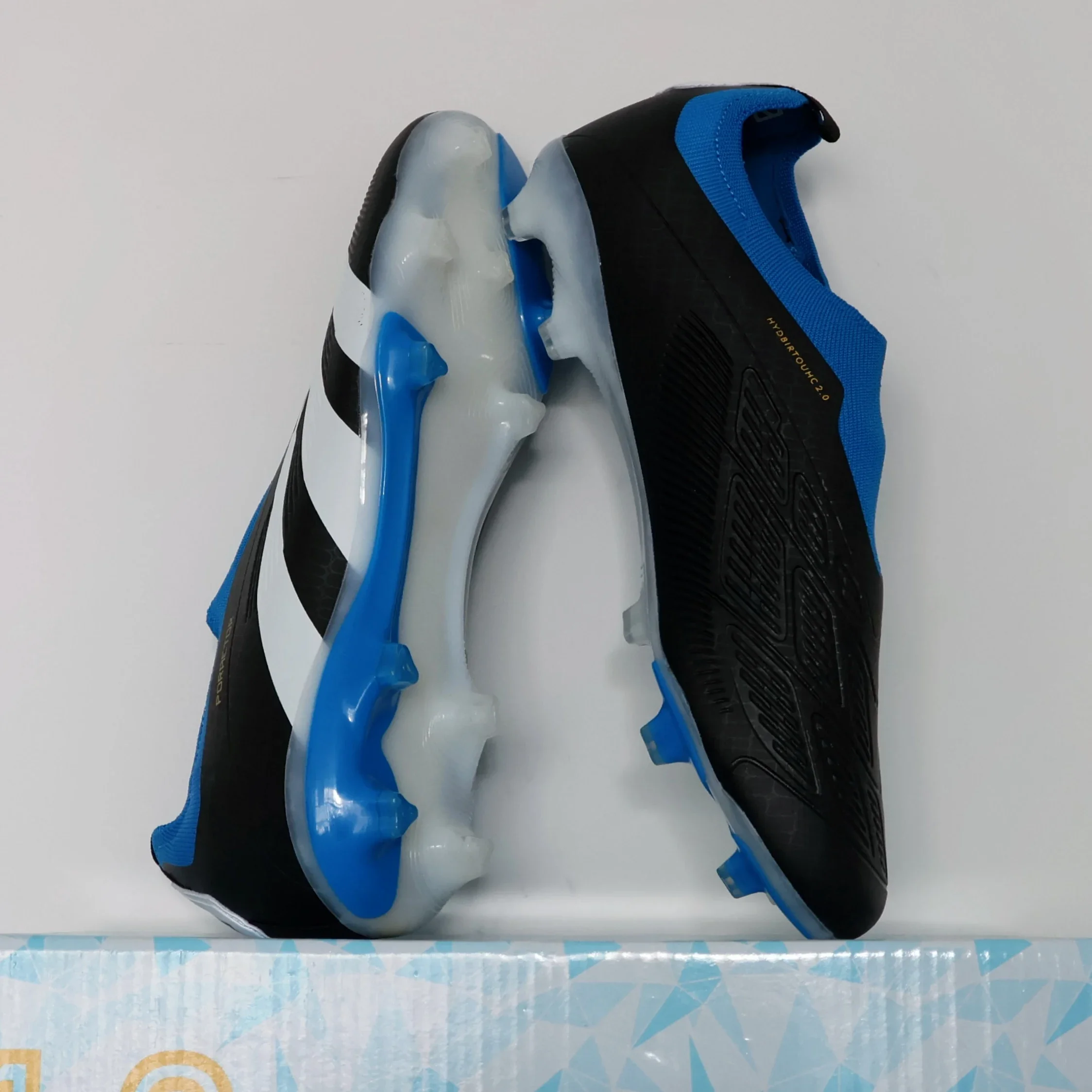 Description Picture 6 of itemSlip-on Men Boy Soccer Shoes FG/TF Football Boots High Ankle Kids Cleats Training Sport Sneakers Football Shoes eur 35-46