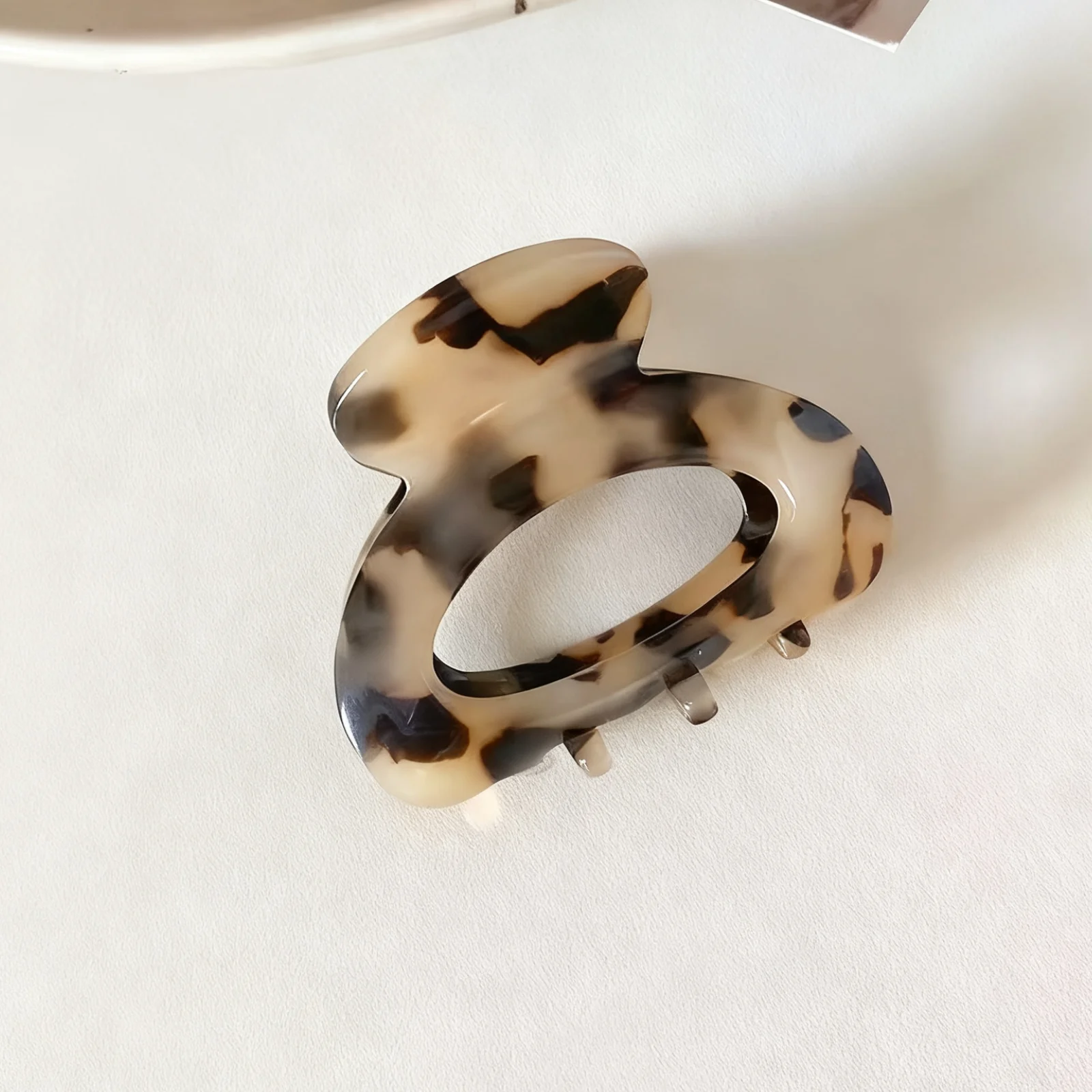 2025 New Women Hair Claw Small 4.5cm Acetate Hair Clips Elegant Colorful Hollow Out Claw Clip Girls Hair Accessories Hairclip