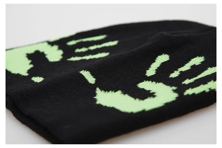 Gorro de punto con estampado gráfico de manos: estética urbana Y2K - true-deals-club