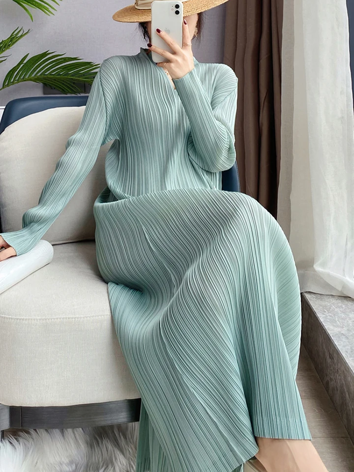 Tianbao 2023 New Miyake Factory Wholesale Large Size Pleated Elastic Fashion  Print Women's Suit - China Women Dress and Dress price