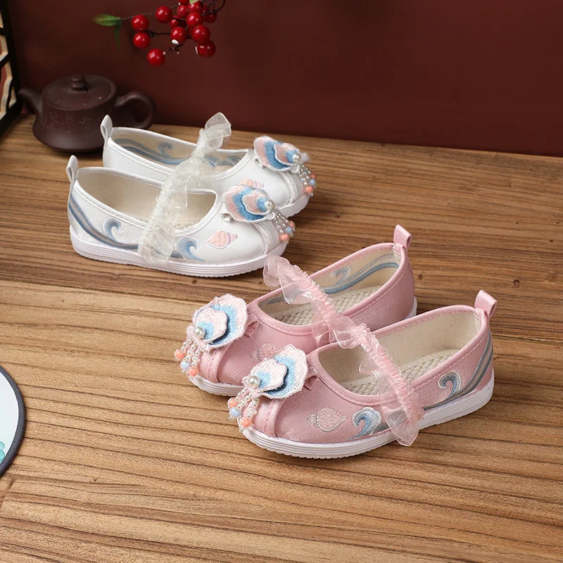 

kids children embroidered shoes girls hanfu vintage cheongsam Chinese style old Beijing cloth shoes beading retro 25 to 36