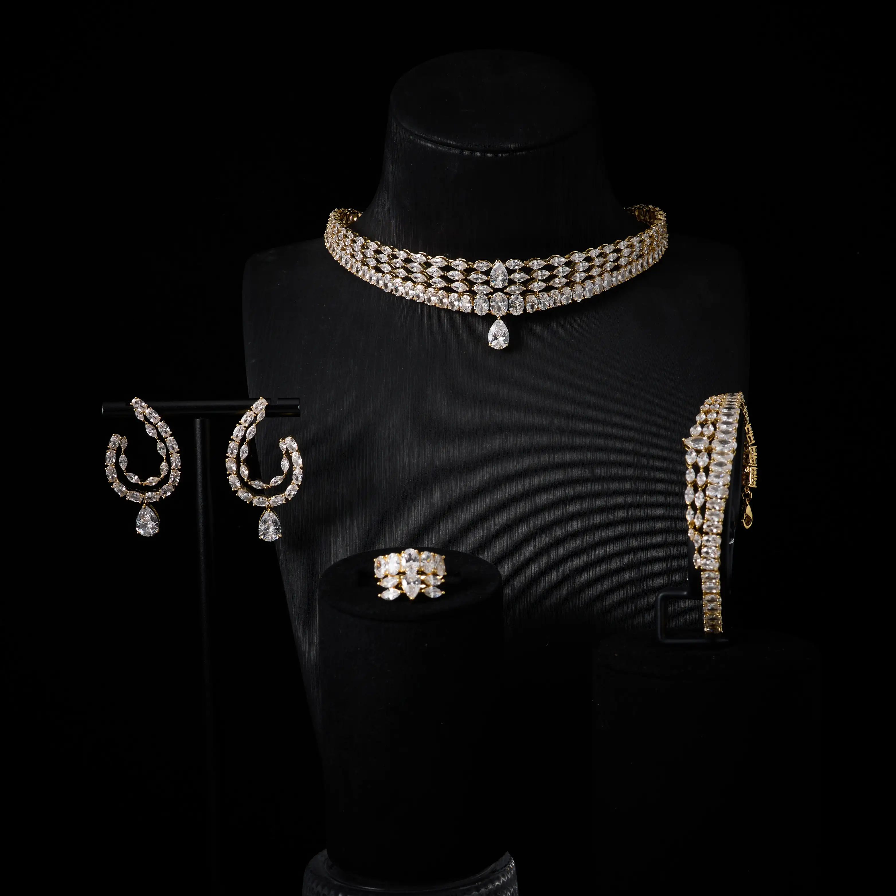 IN JEWELIFE الفاخرة المختنق الرقبة القلائد هدية مج...