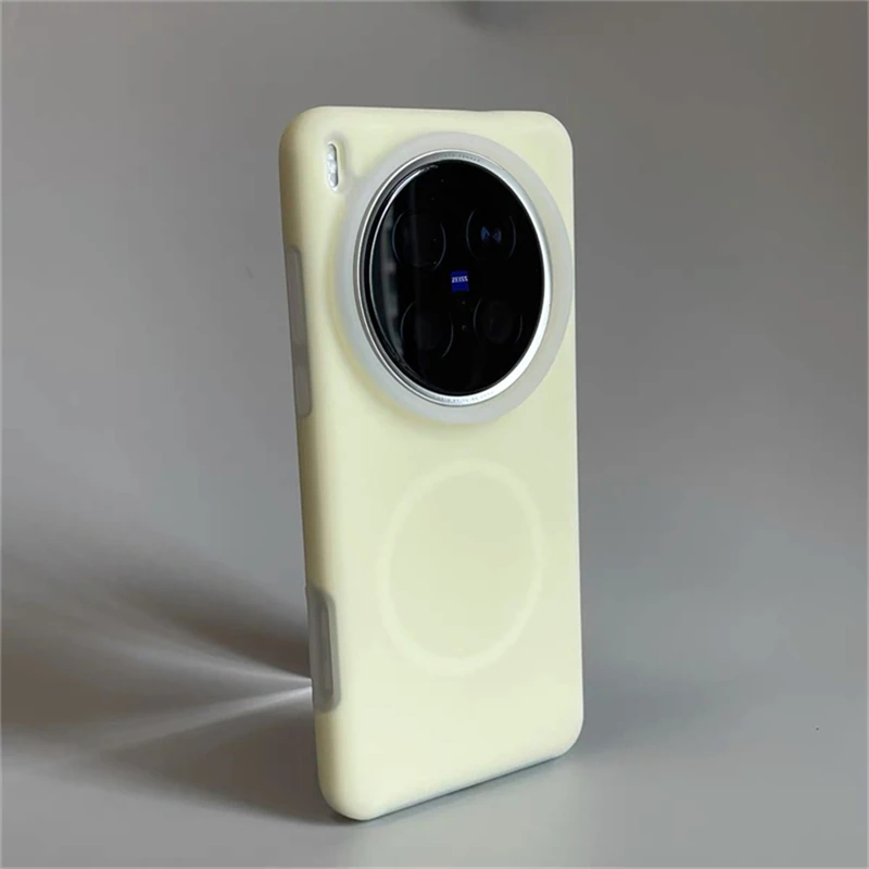 Magnetic Liquid Silicone Case with Built-in Flocking and Comfortable Feel