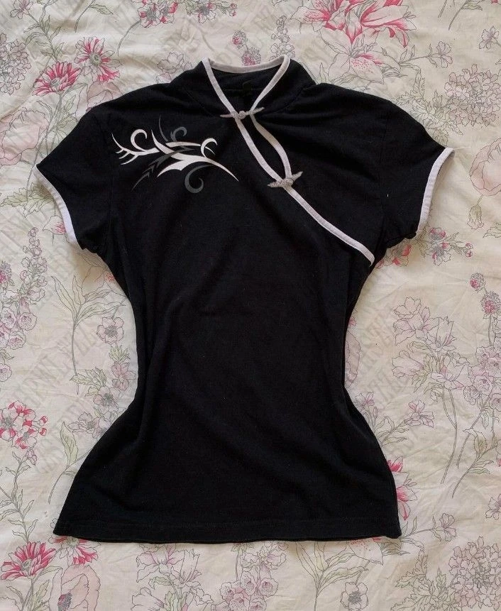 เสื้อแขนสั้น Gothic Y2K ดีไซน์คลาสสิก
