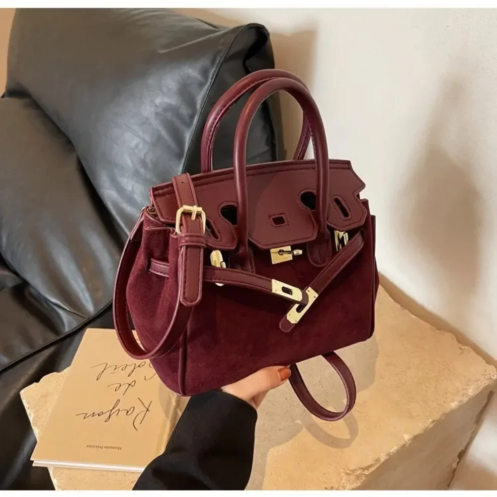 

Senior Sense of Large Capacity Bag Female Fall and Winter 2023 New Fashion Texture Niche Design Handheld Bag