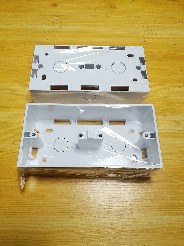 50 mm tiefe Premium-Wandmontage-Außenbox mit Schaltersteckdose, Outfit-Installationsbox, flammhemmend, UL 94 V-0, PVC, Weiß – Detail 5