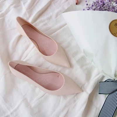 summer and autumn women's anti skid jelly shoes four seasons pointed shoes, comfortable flat bottom shallow women's shoes.