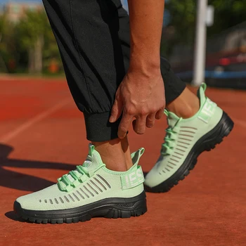أحذية رياضية كاجوال للرجال خفيفة الوزن من الدانتيل الشبكي أحذية ركض قابلة للتنفس ممتصة للصدمات توسيد مضادة للانزلاق في الهواء الطلق Sports2025 2