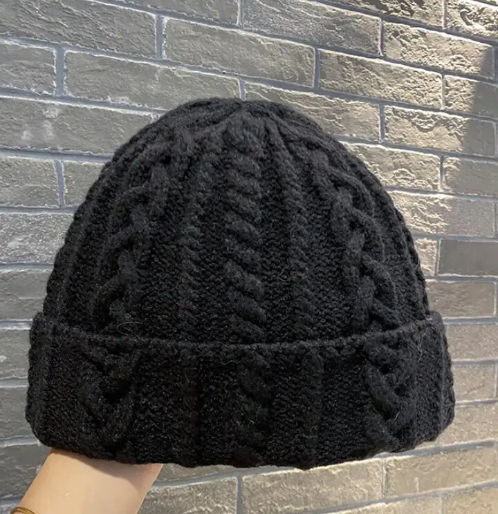 

Новинка 2024, стильная зимняя вязаная шапка, теплая облегающая шапка для мужчин и женщин, модные теплые Повседневные шапки унисекс B63