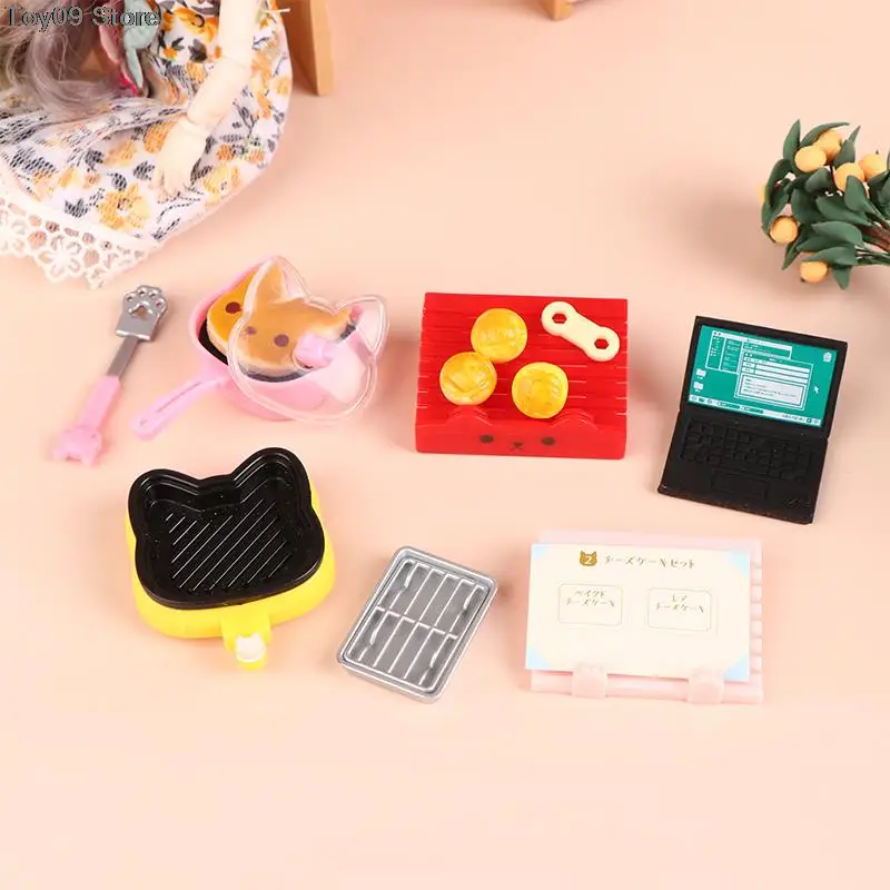 

1PC Pan Kitchen Furniture Decration Accessories Dollhouse Miniature Food Mini Bread Maker