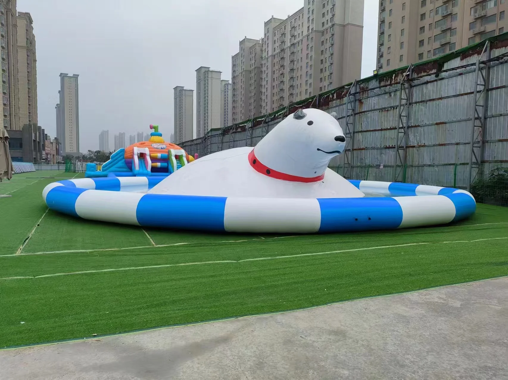 Ice Bear Water Trampoline, 10 meters in diameter, Ice Age Bear Water Toy, Internet-famous Amusement Equipment, Bouncy Clou