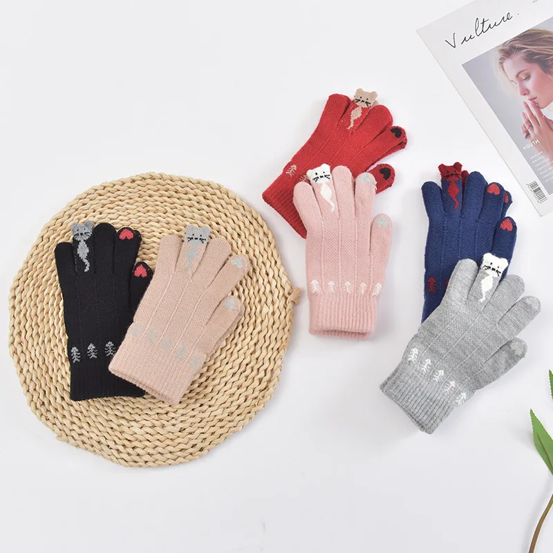 

Черные перчатки на осень и зиму с изображением кота