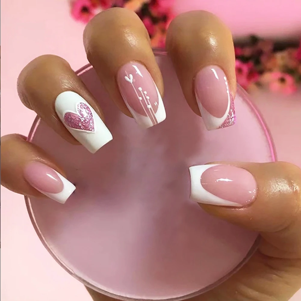 Valentine's Day Almond Short Coffin False Nail 24Pcs Sweet Love Hand Painted Heart Diamond Detachable Full Cover French Manicure