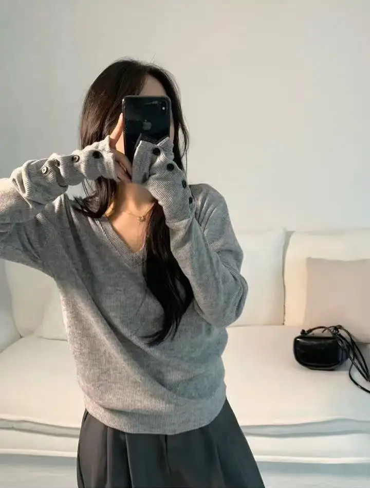 Autumn Casual Classics V Neck Button Blouse Sweaters Women New Simple Office Lady Pull Femme Pullover Korea Chic Pullover Y2k