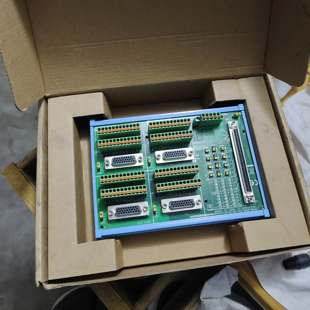 Advantech  ͹̳  ADAM-3956-BE, 100  DIN  Ŀ ADAM-3956-AE