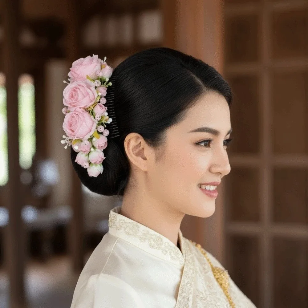 Elegante Fermaglio per Capelli con Fiori Stile Thai, Pettine a Rosa in Plastica e Tessuto, Fermacapelli per Chignon da Festa - immagine 2
