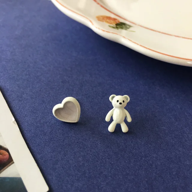 Trend Asymmetric Hollow Heart Earrings for Women 2021 Beautiful Girl Cute Party Jewelry Korean Yellow Blue Stdu Earrings White Bear
