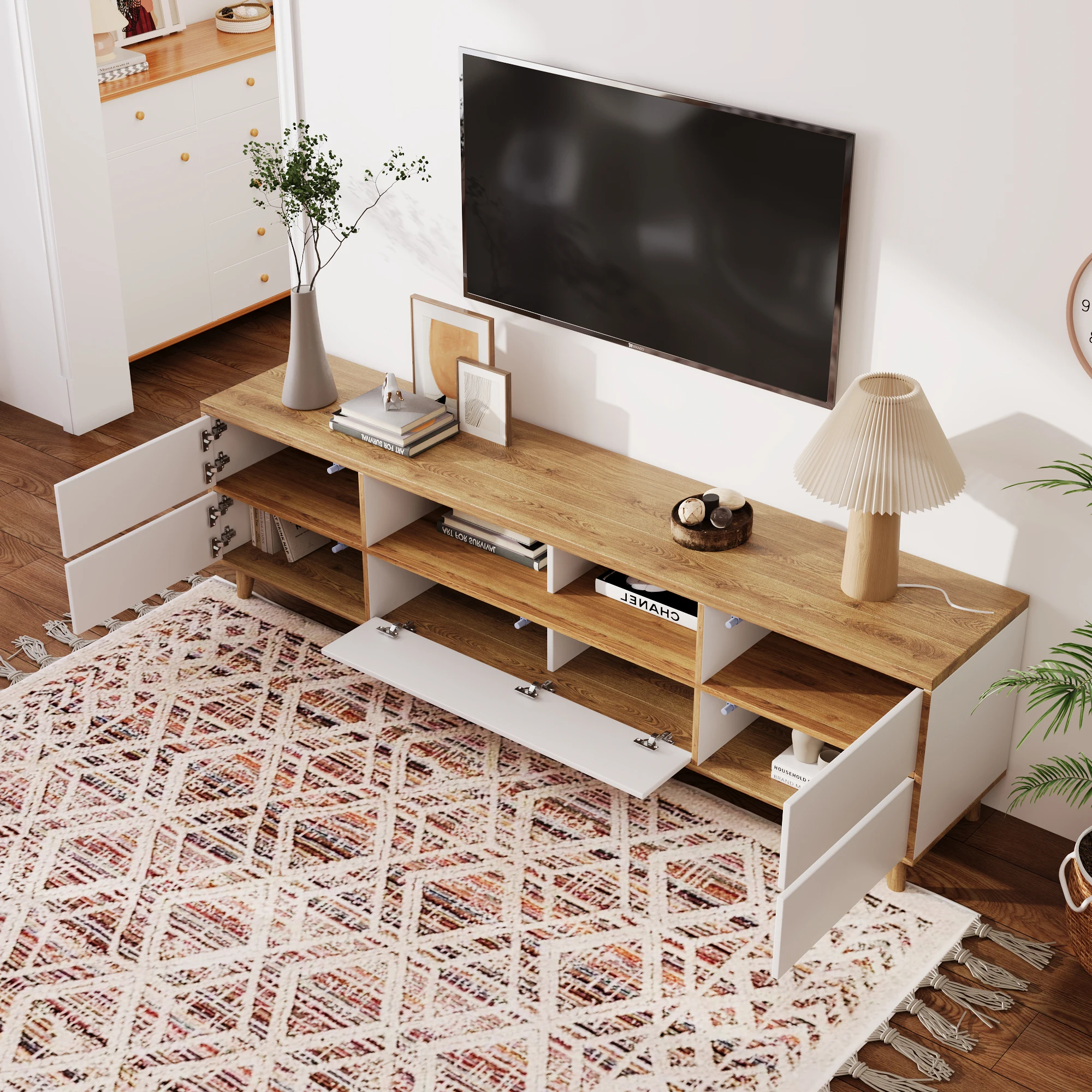 TV-Schrank, Lowboard, Wohnzimmermöbel in Weiß und Holztönen. Regale und Türen im natürlichen Landhausstil. – Detail 9