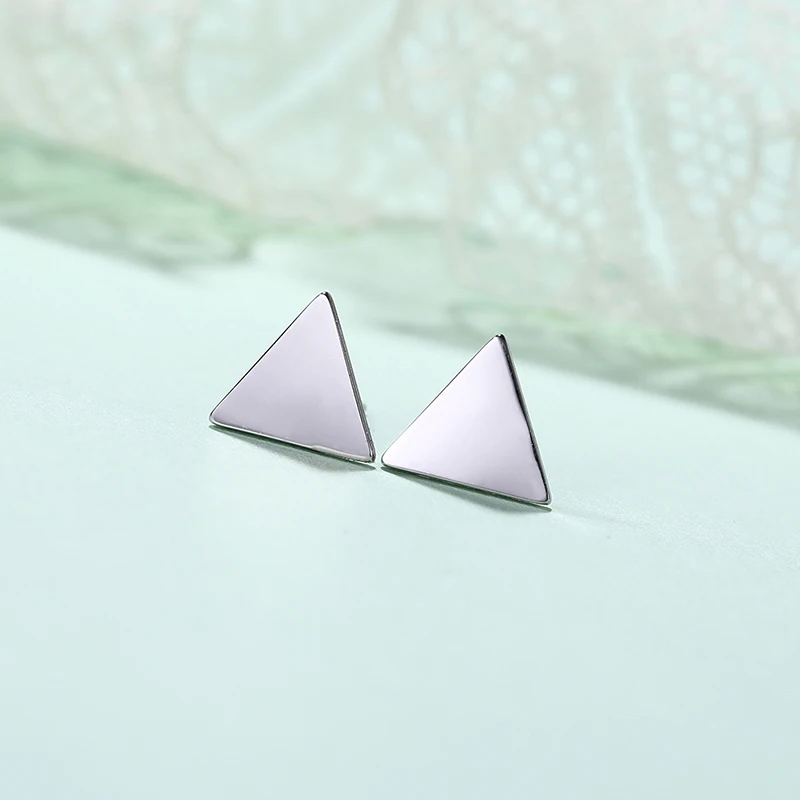 Mode Niedliche Geometrische Dreieck Ohrstecker für Frauen Schwarz Edelstahl Ohrringe Männer Punk Multi Ohr Piercing Schmuck Mini – Detail 6