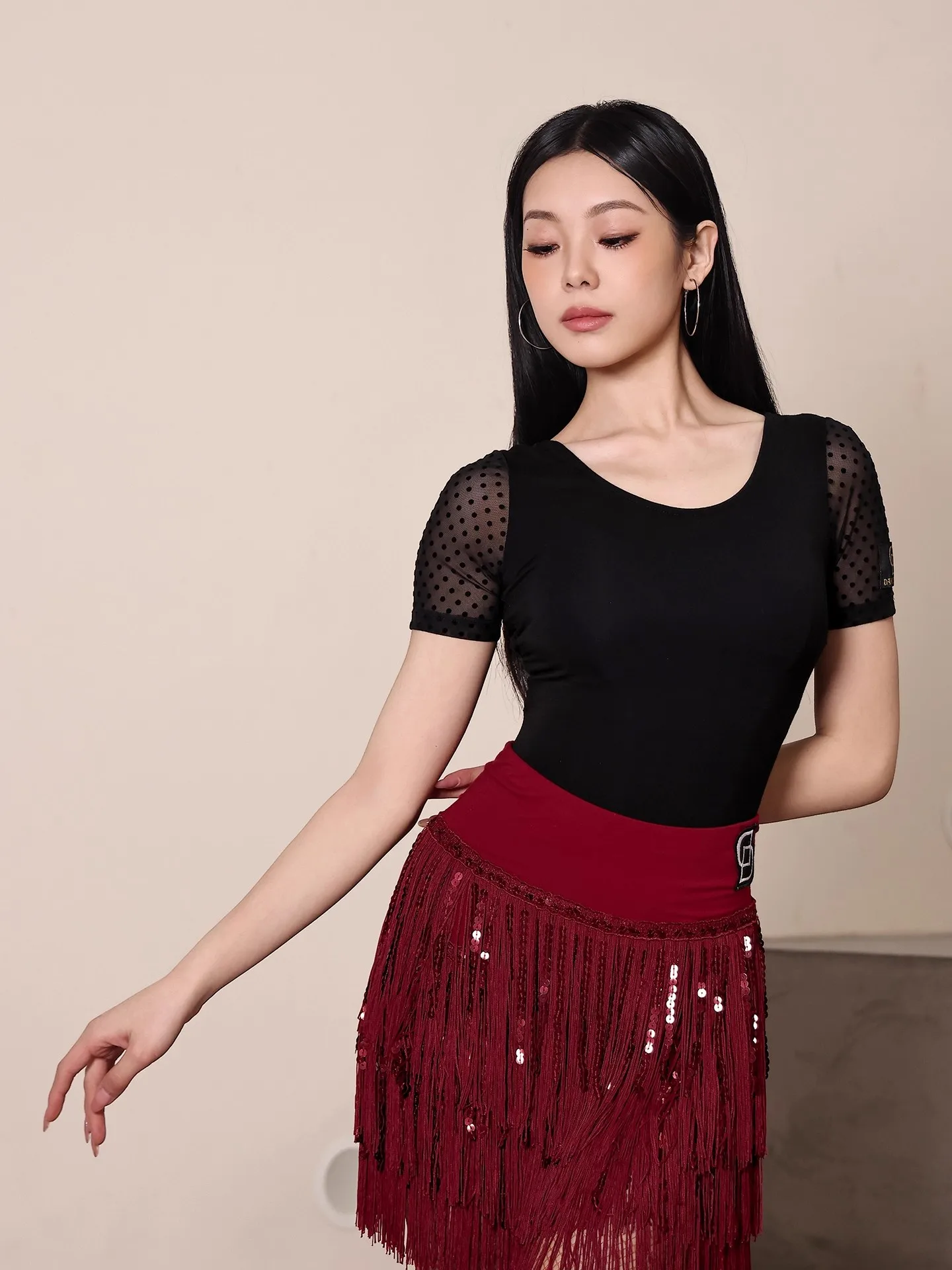 뉴 댄스베이비 라틴 댄스 탑 여성 댄스 연습복 반팔 여름 인기 댄스웨어 통기성 강한 라운드 넥