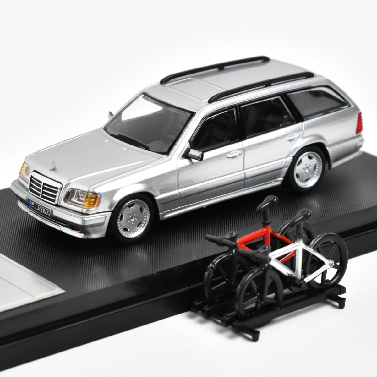 Mortal Model 1/64 BENZ S124ワゴン S713b8f3380bc4435a1dbb064651f3