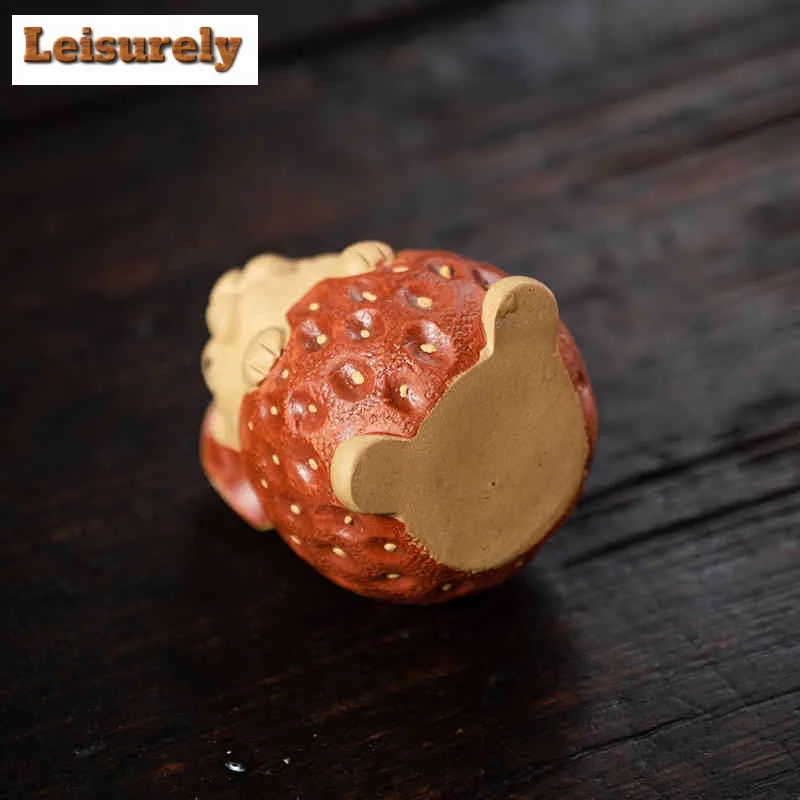 Yixing Zisha Zodiac Strawberry Rabbit Tea Pet Luxury Tea Sculpture Tea Figurine Play Toys Tea Statue Ornaments Cha Accessories