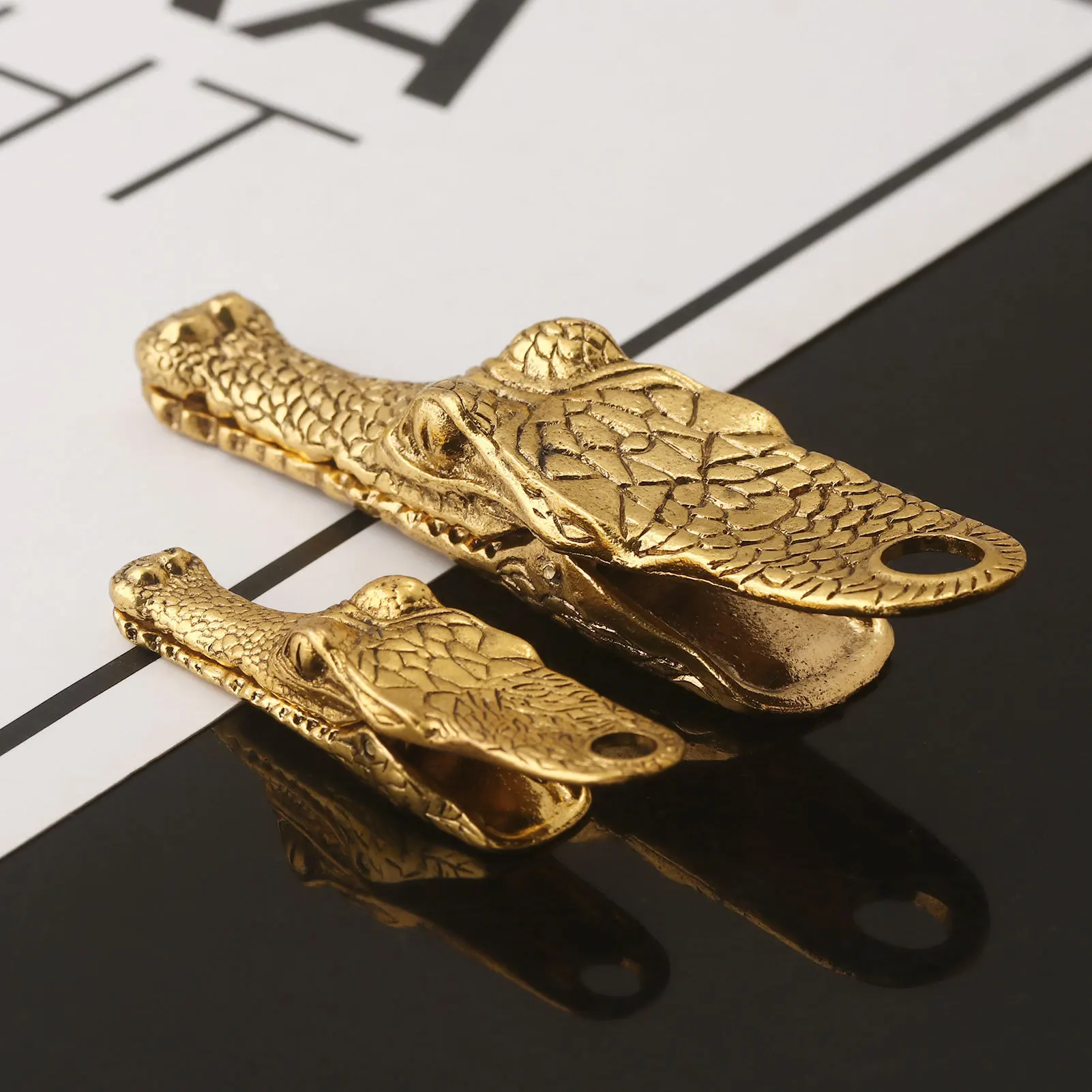 Eleganter Retro-Lesezeichenhalter mit Krokodil-, Motten-, Seestern-, Oktopus-, Meerjungfrauen- und Fischschwanz-Motiven, 3D-Handdesign, Unisex – Detail 14