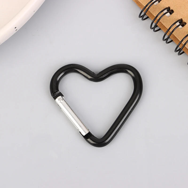 Herz fünfzackiger sternförmiger Aluminium-Karabiner Schlüsselanhänger Clip Outdoor Camping Schlüsselanhänger Haken Flasche hängende Schnalle