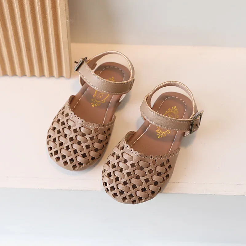Summer Children Sandals Hollow Out Closed Toe Girls Shoes Soft Sole Breathable Princess Beach Sandals Kids Flat Roman Shoes 2