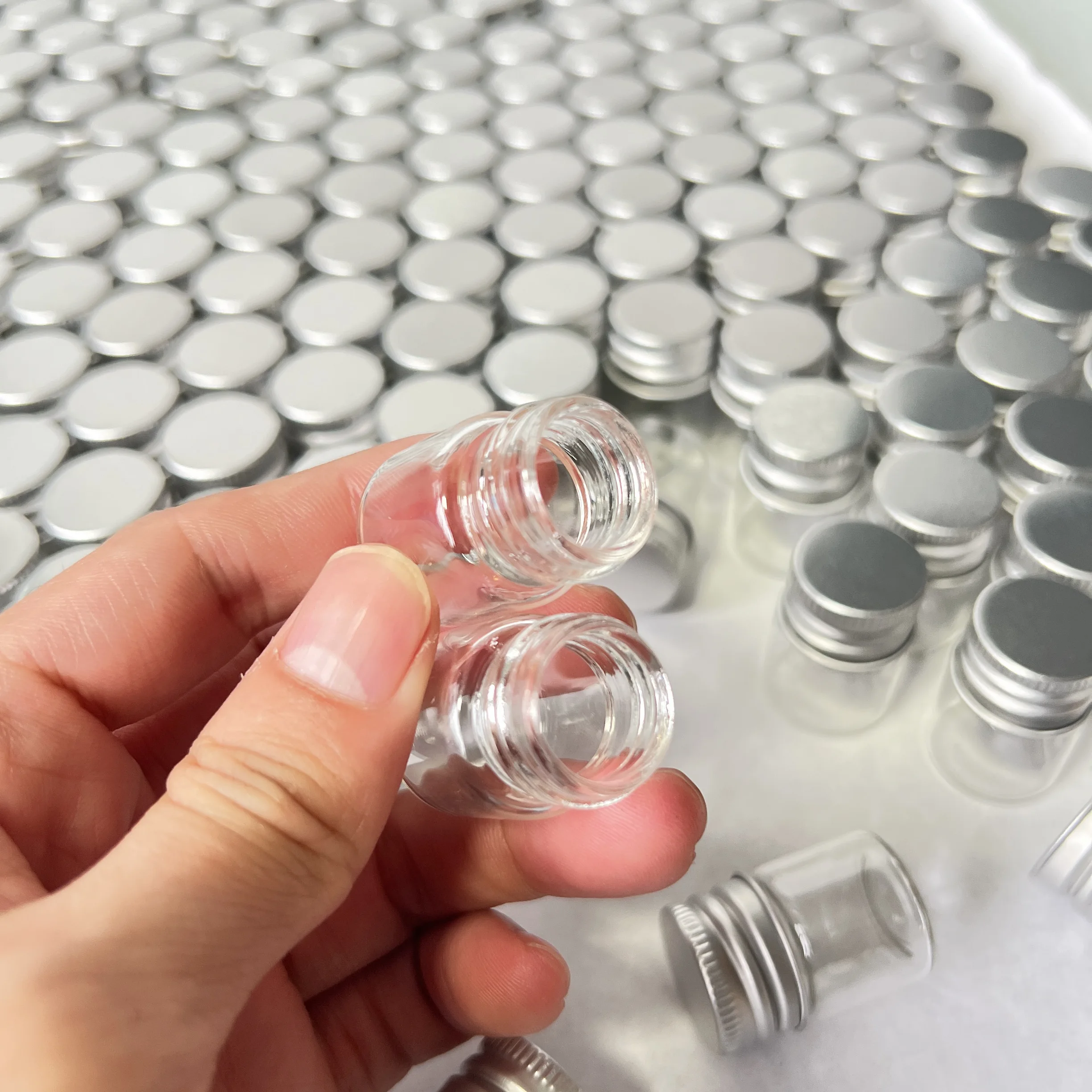 50 /100 Pcs 5ml 13*22*30mm Tiny Glass Jars with Silver Screw Caps - Perfect Mini Decorative Vials! Glass bottles 5