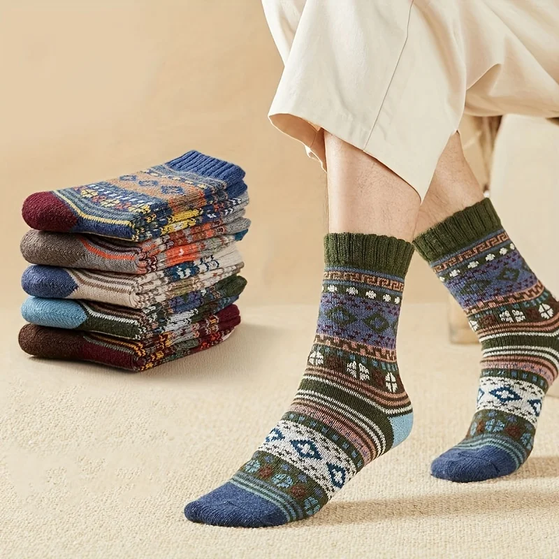 

5 Pairs of Men's Striped Socks with Retro Ethnic Style Thickened Round Neck Socks Suitable for Warmth in Autumn and Winter